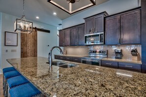 Premier House, 4 Bedrooms, Non Smoking, Pool Access | Living area | LED TV, Netflix