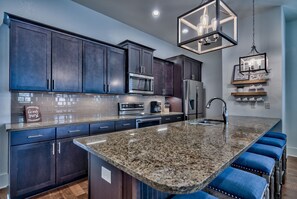 Premier House, 4 Bedrooms, Non Smoking, Pool Access | Living area | LED TV, Netflix