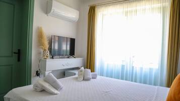 Quarto casal superior, 1 cama de casal, vista para a cidade | Roupas de cama de algodão egípcio, roupas de cama premium, frigobar