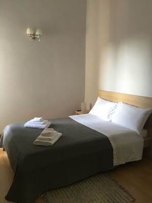 Junior Double Room | Individually furnished, free WiFi, bed sheets - Duca di Cavour (Rome)