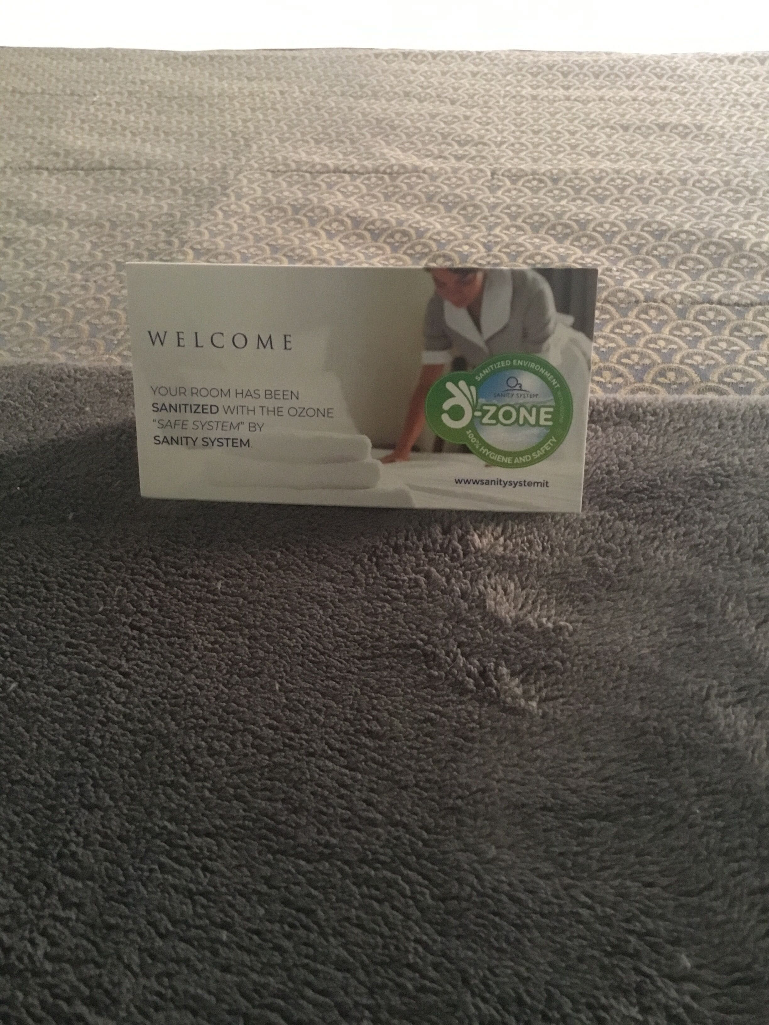 A welcome card for a room sanitized with the Ozone "Safe System" by Sanity System.