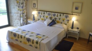 Double Room (Les Bleuets) | Individually decorated, individually furnished, blackout drapes - La Caussenarde (Severac-d'Aveyron)