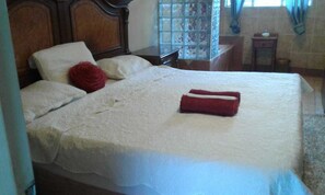 Basic Studio | Iron/ironing board, free WiFi, bed sheets