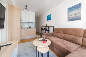 Basic-lejlighed - flere senge - havudsigt | Individuelt design, individuel indretning, skrivebord, lydisolering