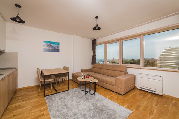 Classic Apartment, Multiple Beds, Sea View