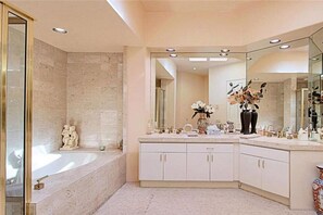Bathtub, hair dryer, bidet, towels - Indian Wells  3 bedroom 3 bath Condo in exclusive Desert Horizons Country Club (Indian Wells)