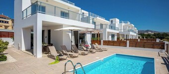 Villa White Moonflower