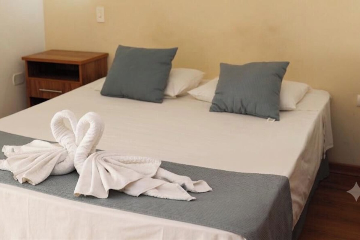 Premier Triple Room | Minibar, iron/ironing board (on request), WiFi (free), bed sheets