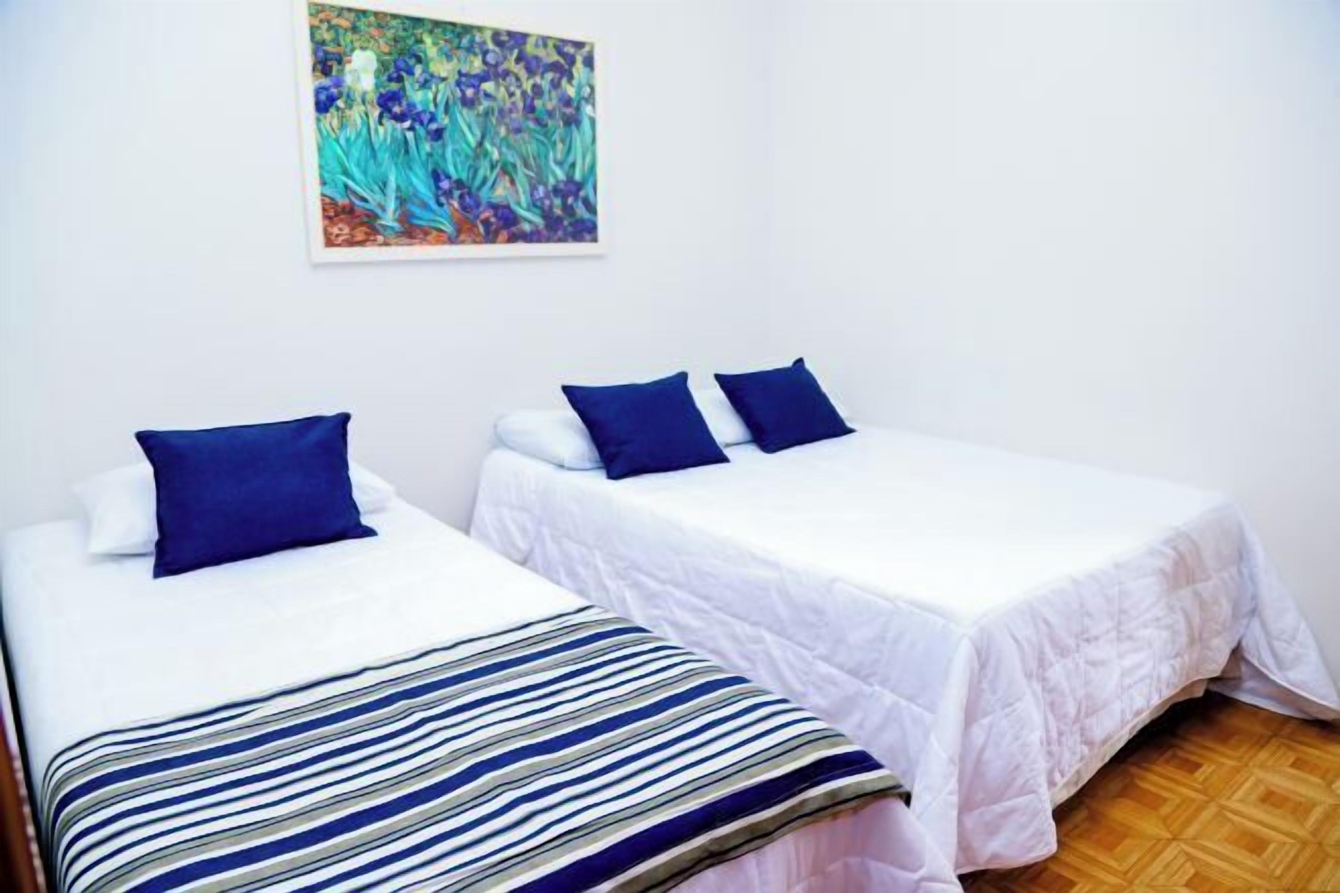 Minibar, iron/ironing board, free WiFi, bed sheets