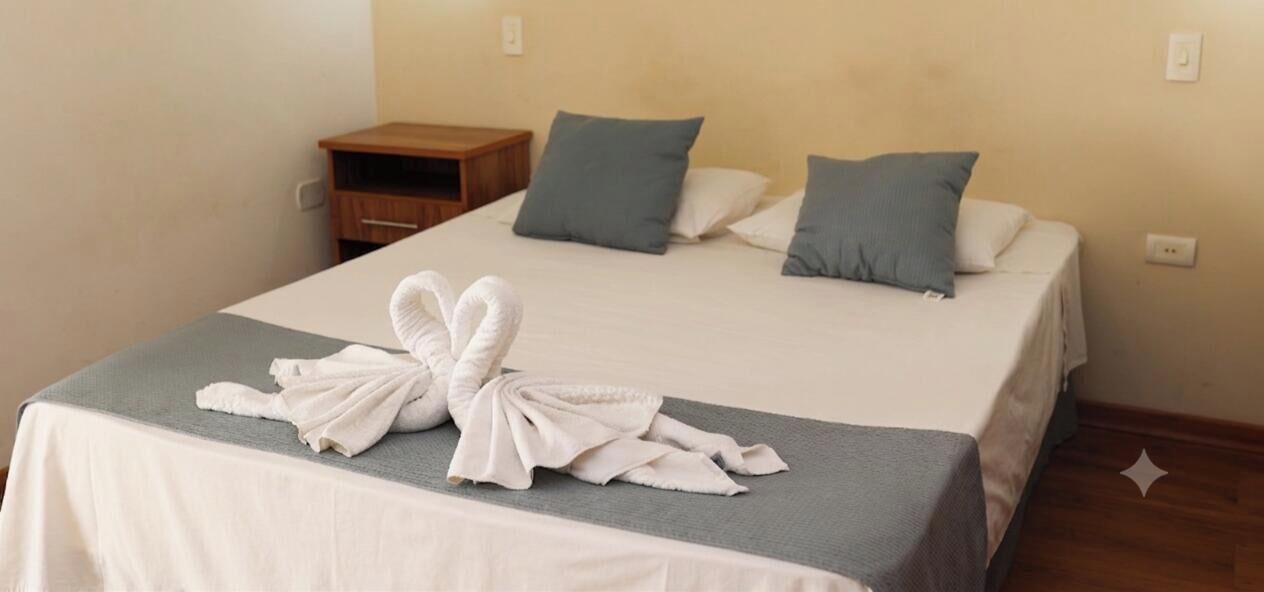 Premier Triple Room | Minibar, iron/ironing board (on request), WiFi (free), bed sheets