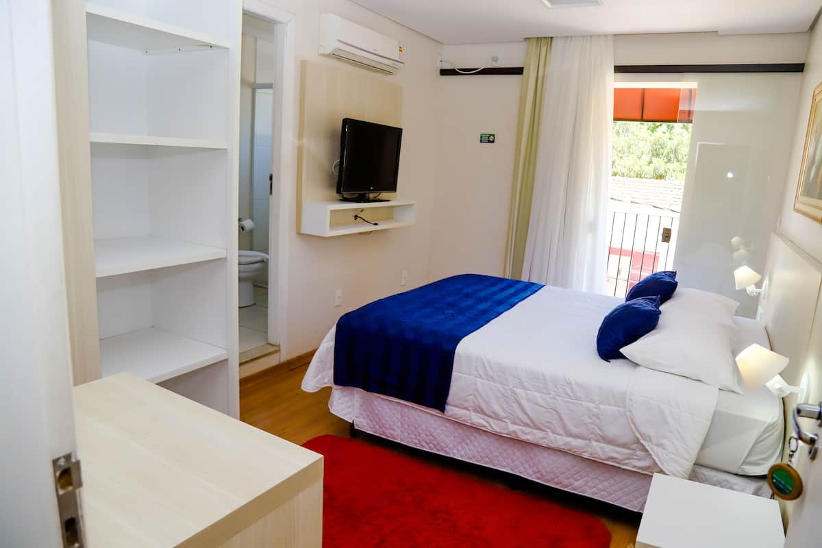 deluxe double room | 1 bedroom, minibar, iron/ironing board, free wifi