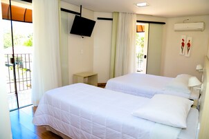 Deluxe Triple Room | Minibar, iron/ironing board, free WiFi, bed sheets