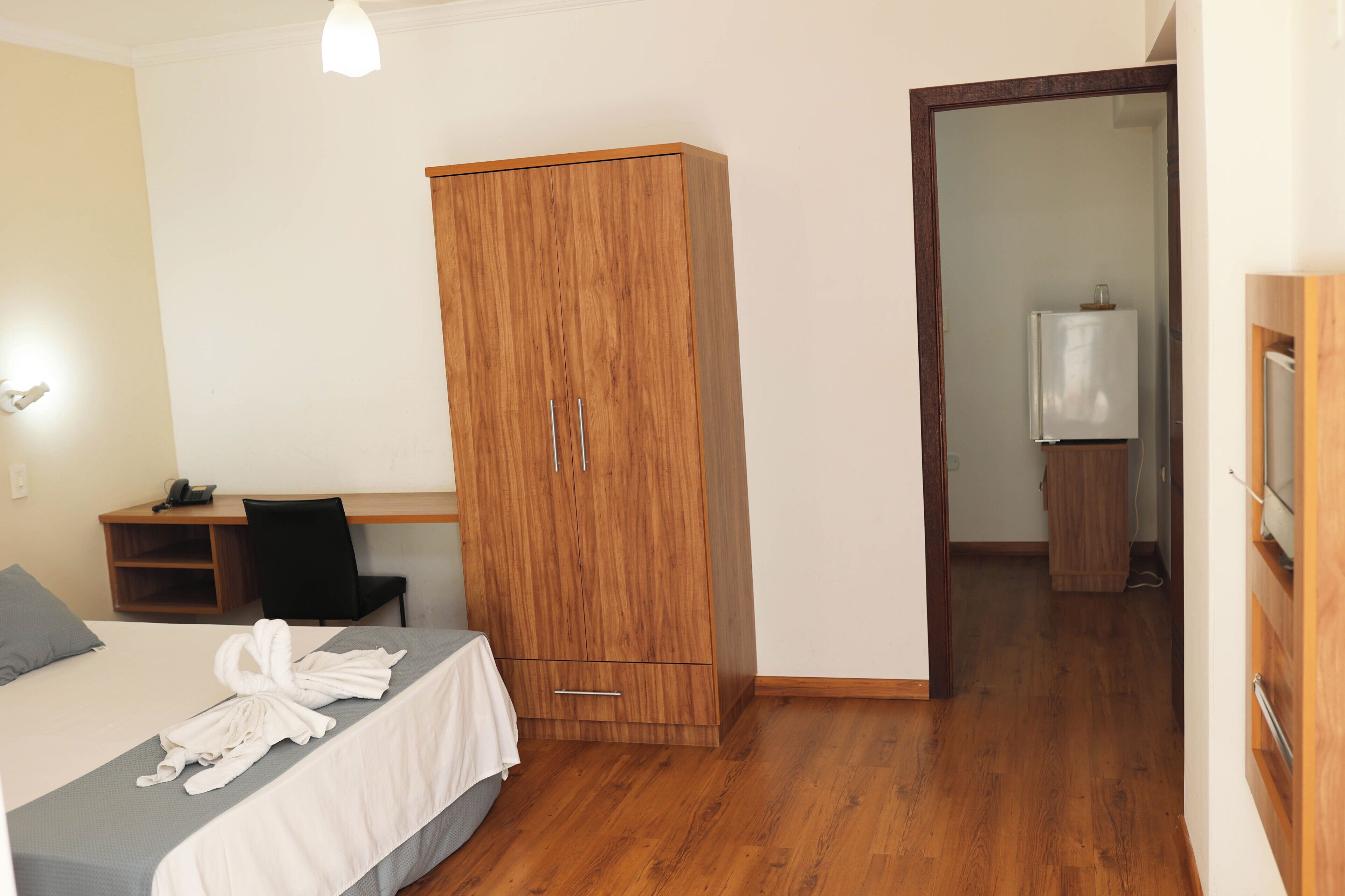 Premier Triple Room | Minibar, iron/ironing board (on request), WiFi (free), bed sheets