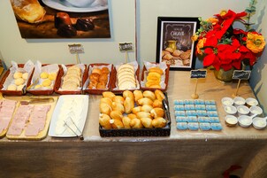 Free daily buffet breakfast