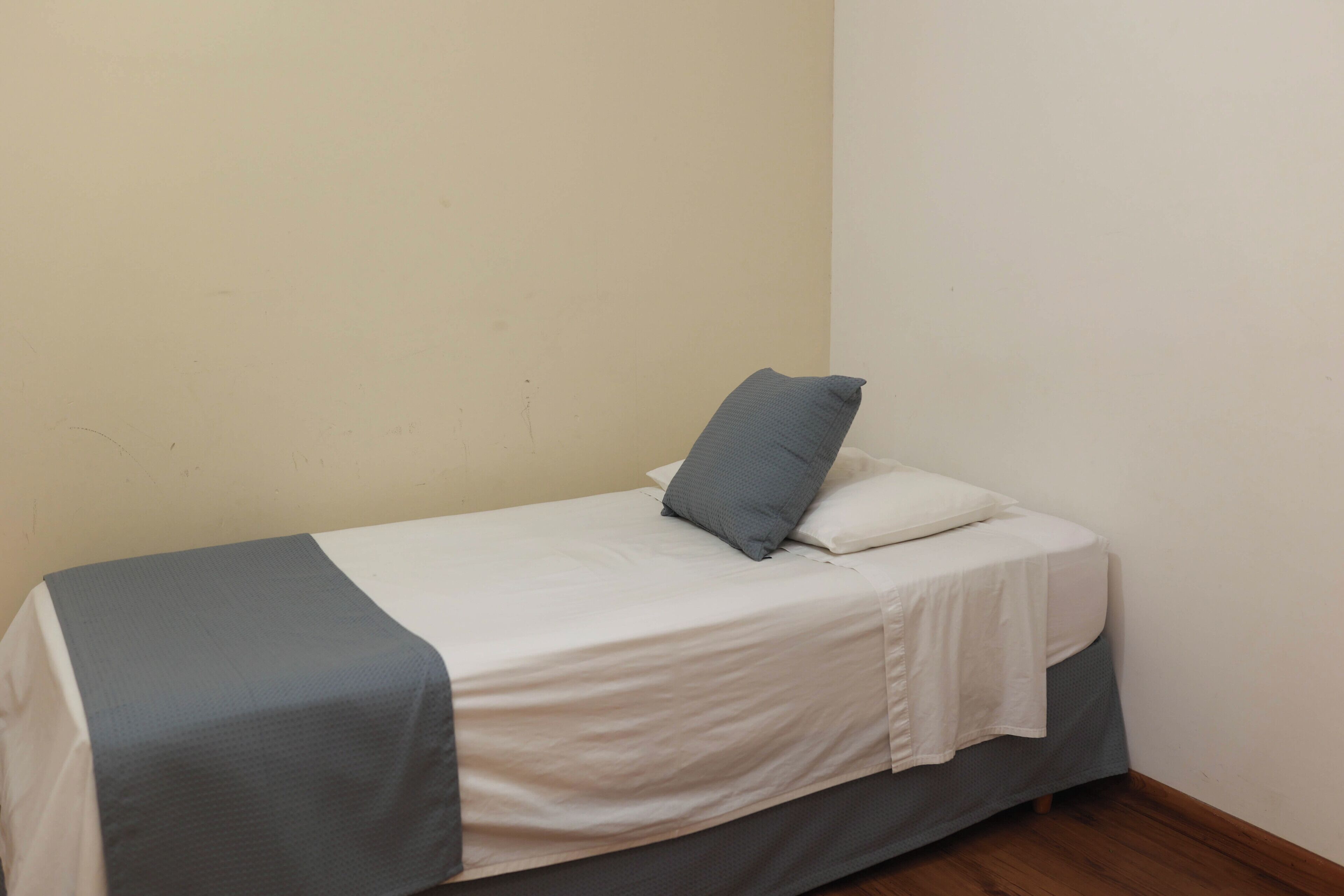 Quarto triplo premier | Frigobar, ferros/tábuas de passar roupa, Wi-Fi de cortesia