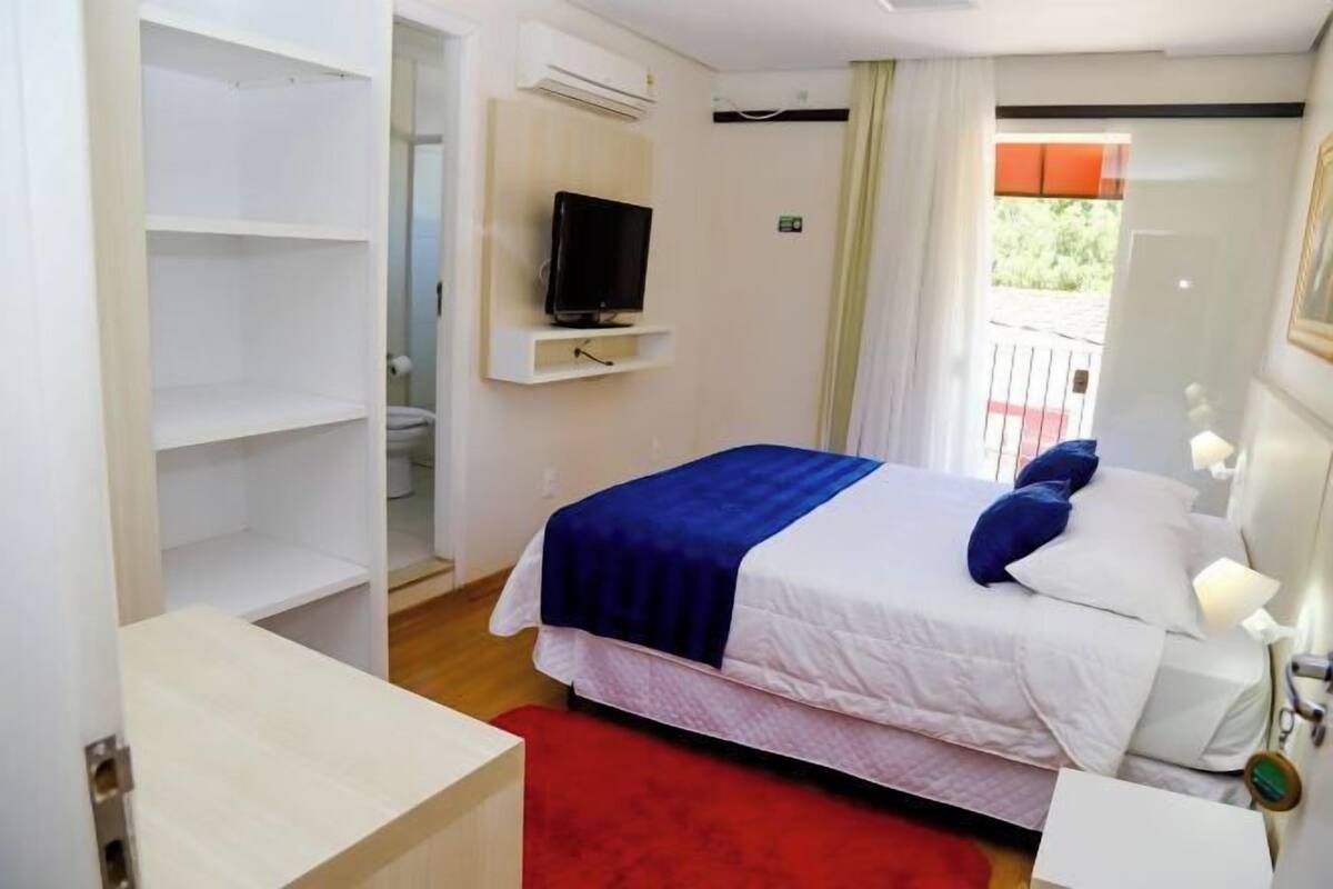 1 bedroom, minibar, iron/ironing board, free WiFi