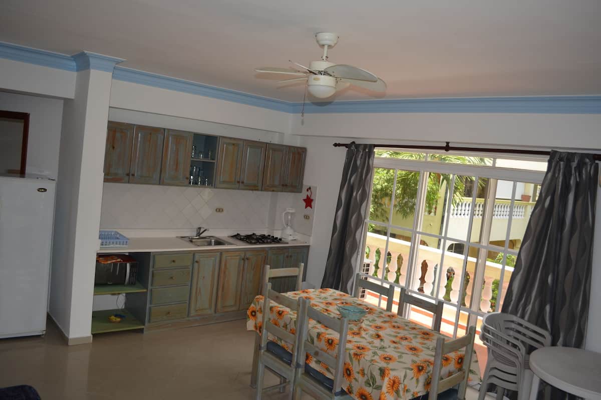 basic condo, 1 bedroom, kitchen | living area | smart tv