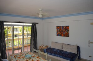 Apartemen Klasik, 1 kamar tidur, dapur | Area keluarga | Smart TV