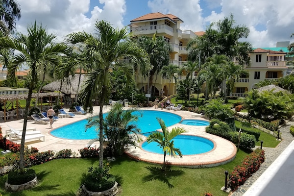 2 outdoor pools
