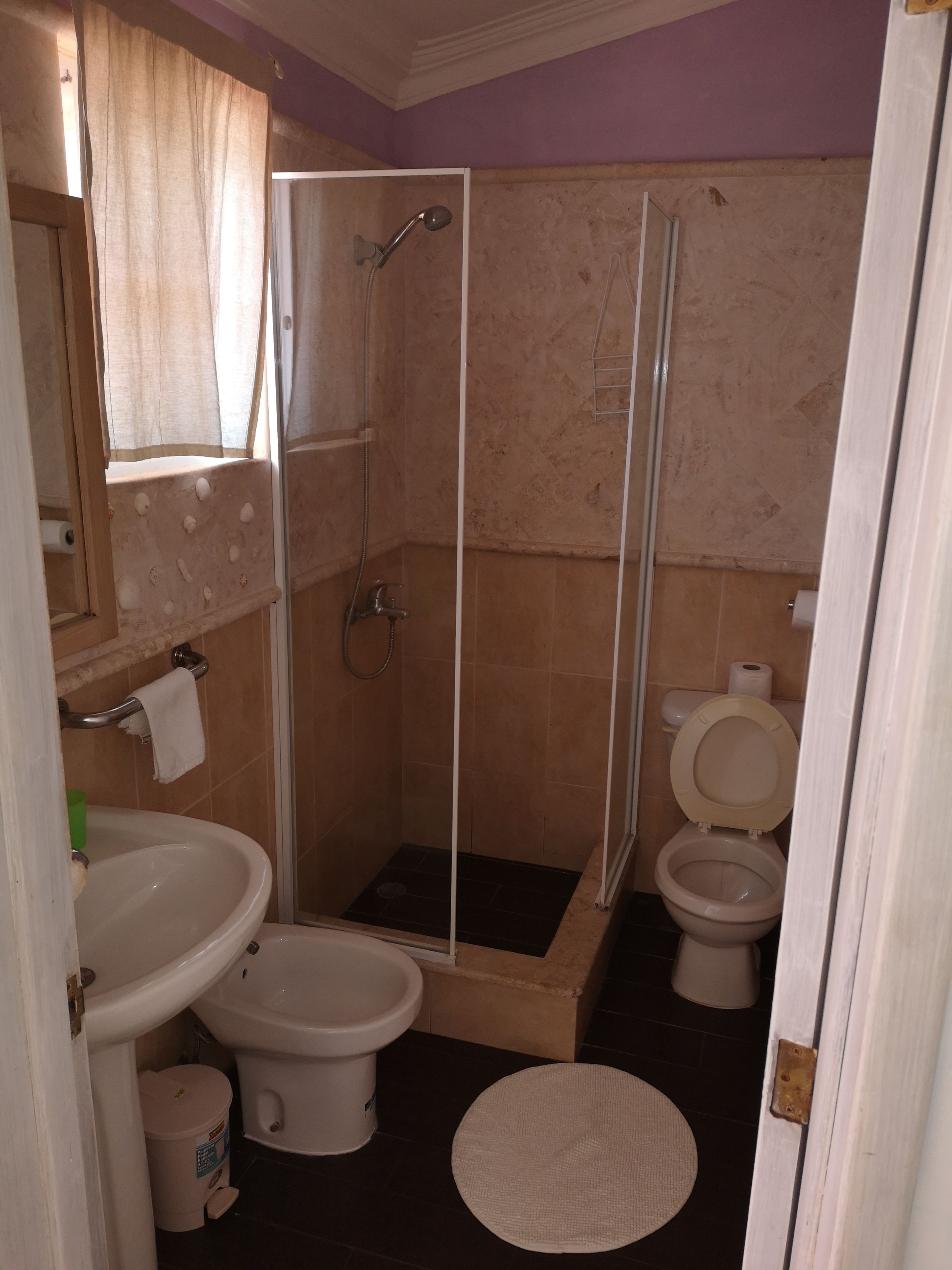 family apartment | bathroom | shower, free toiletries, hair dryer, bidet