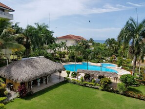 2 outdoor pools