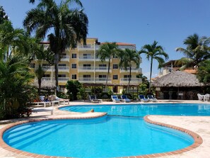 2 outdoor pools