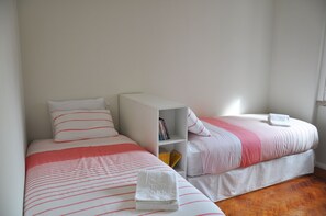 2 chambres, fer et planche à repasser, accès au Wi-Fi (inclus)