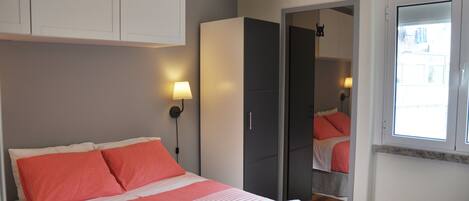 2 chambres, fer et planche à repasser, Wi-Fi gratuit, draps fournis