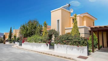 Villa (3 Bedrooms) | Exterior