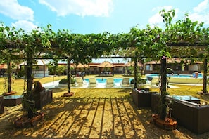 2 outdoor pools