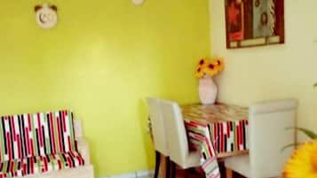 Family Apartment, Multiple Bedrooms, City View (9 PAX)