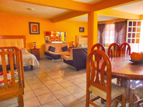 Family Apartment, Multiple Bedrooms (10 PAX)
