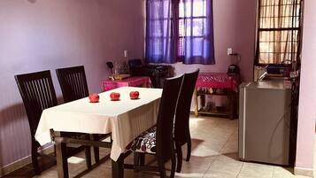 Departamento familiar, varias habitaciones, vista a la ciudad (9 PAX) | Servicio a la habitación