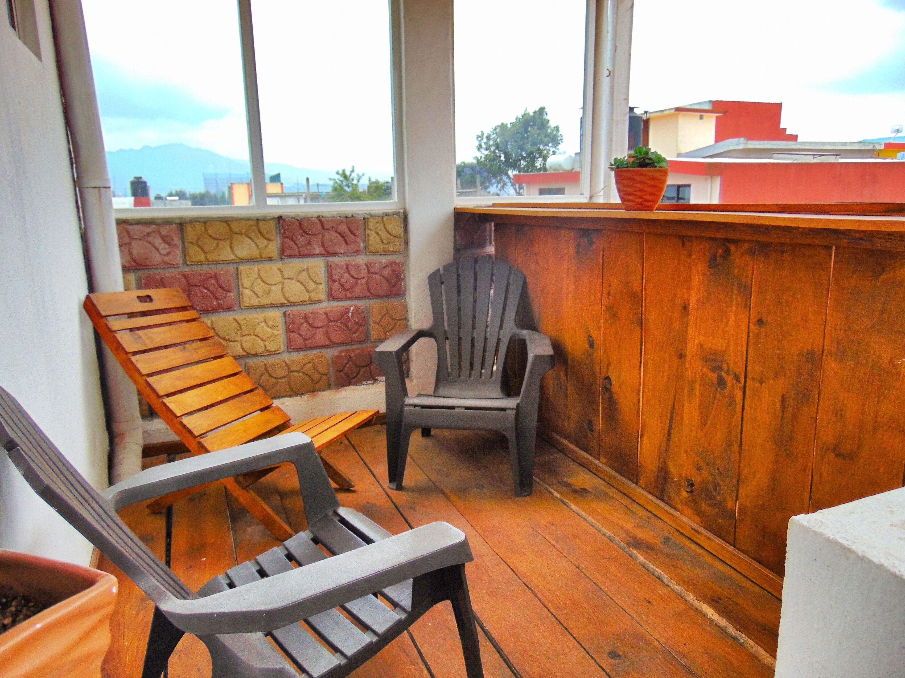 Departamento familiar, varias habitaciones, vista a la ciudad (9 PAX) | Área de sala de estar | Televisión de plasma 