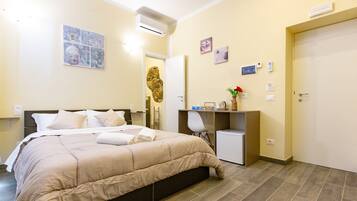 Doppelzimmer (n.3) | Individuell dekoriert, individuell eingerichtet, Schreibtisch