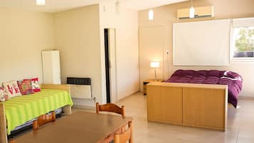 Studio Deluks, Beberapa Tempat Tidur, pemandangan kebun | Didekorasi berbeda-beda dan dilengkapi dengan perabotan berbeda-beda