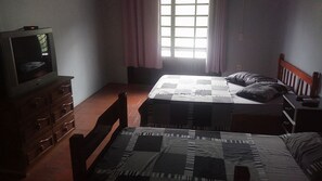 In-room safe, blackout drapes, free WiFi, bed sheets - Pousada Cidade Verde (Tres Coroas)