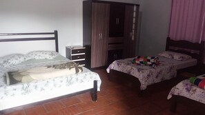 In-room safe, blackout curtains, free WiFi, bed sheets - Pousada Cidade Verde (Tres Coroas)