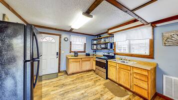 Rooster House 4 Bedroom 3 Bath | Private kitchen | Full-size fridge, microwave, oven, stovetop