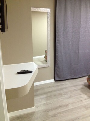 ダブルルーム | 高級寝具、デスク、WiFi (無料)、ベッドシーツ