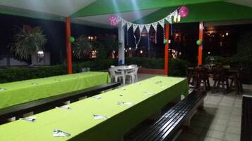 Breakfast, lunch, dinner served; local cuisine