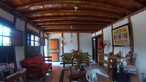 Lobby sitting area - Finca Hotel La Dulcera (Armenia)
