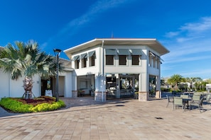 Townhome, 5 Bedrooms | Sports bar