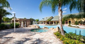 Casa geminada, 4 quartos | Piscina externa | Piscina externa, espreguiçadeiras