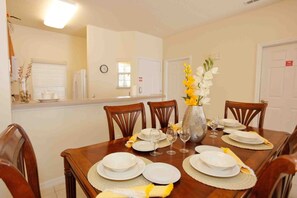 Townhome, 3 Bedrooms | In-room dining