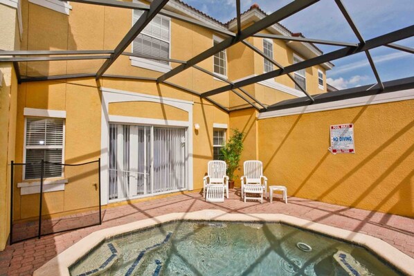 Pientalo, 3 makuuhuonetta | Sisäuima-allas | Ulkouima-allas