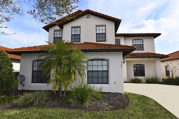 House, 5 Bedrooms | Front of property