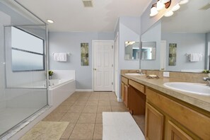 House, 5 Bedrooms | Bathroom