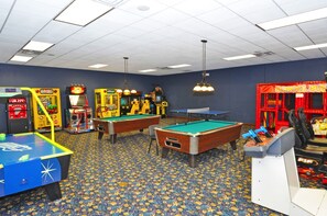 Maison mitoyenne, 5 chambres | Salle de jeux