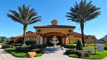 House, 6 Bedrooms | Front of property